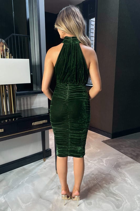 Our Green Velvet Halterneck Midi Dress is made from a luxurious
velvet fabric in rich green. Featuring a high halterneck, a zip back,
and flattering ruching to show off and and exaggerate your curves.
Pair with strappy heels and statement earrings for the perfect party
look. 

Model wears: UK 8/ EU 36/ US 4
Model's height: 168cm/ 5'6"
Approx length from centre back to hem: 110cm
Fabric composition: 95% Polyester 5% Elastane
Colour: GREEN