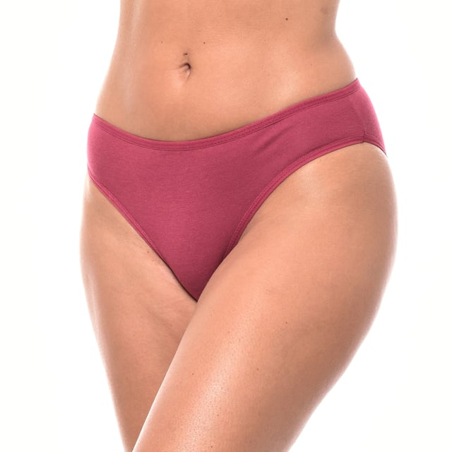 Discover absolute comfort with this pack of 3 cotton panties from the Kiss&Love brand.

 Made from soft, breathable cotton, each pair of panties keeps you fresh and comfortable all day long.

 The varied designs, with a selection of assorted colors and fun prints, add a touch of unique style to your everyday lingerie.

 These panties adapt perfectly to your silhouette, offering a comfortable and flexible fit that moves with you.

 Ideal to feel good and stylish on any occasion.

 Choose style, quality and comfort with Kisses&Love!
 Composition: 95% Cotton, 5% Elastane
 Care:
- Machine wash at a maximum of 30ºC.
 - Do not use bleach.
 - Air dry or tumble dry low.
 - Do not iron.
 - Avoid the use of fabric softeners