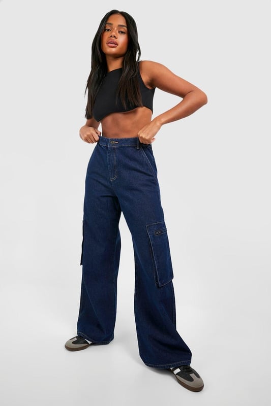 Contrast Topstitch Wide Leg Cargo Jeans Perfect for a new season update, the wide leg jean is your chance to make an effortless fashion statement when it comes to denim-led outfits. Anything but basic, our high waisted wide leg jeans are made from rigid denim, making them the perfect quality jean for day-to-day 'fits. Step out in retro-inspired wide jeans teamed with a basic white tee and oversized blazer for a look that brings vibes to all your plans. You in a wide leg... we can see it already.Style: Cargo JeanFabric: CottonModel's height: 168cm / 5'6"