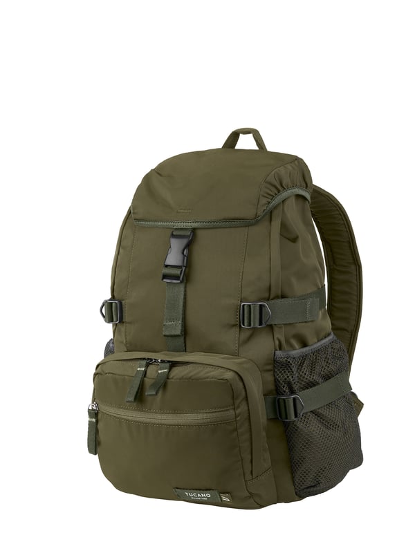 unisex rugzak met gespsluiting. één open binnenzak. twee ritssluitingen aan de voorkant en twee open zijritsen met externe zakken. ontbrekende schouderband.  Handvat van gerecycled polyethyleentereftalaat. een binnencompartiment.  extern materiaal.  Binnenkant van gerecycled polyethyleentereftalaat. Afmetingen: 28x37x15 cm. Modeproduct