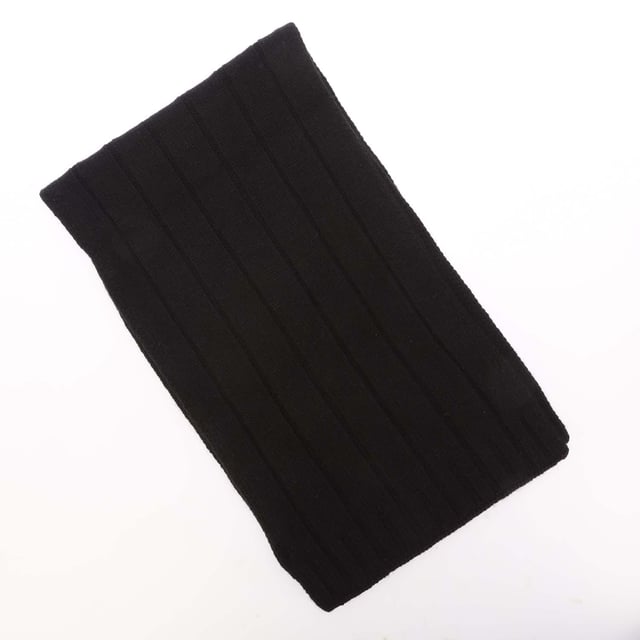 Mens Hugo Boss Beanie & Scarf Set in black.- Fold-over cuff.- Breathable and soft.- 38% Viscose  35% Polyamide  22% Wool  5% Alpaca.- Ref: 50495806BLK