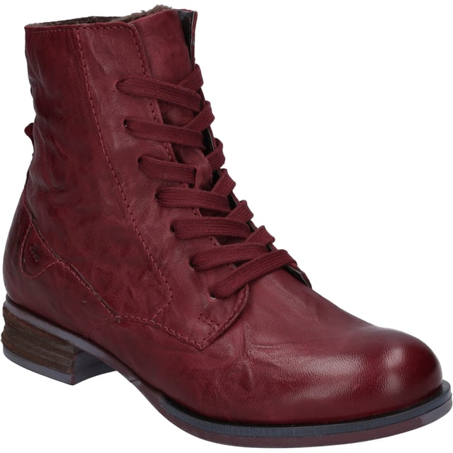 Your bootee is produced from high quality nappa leahter and is comfortable to wear. This low boot keeps your feet warm because it is made with textile. You can easily change the removable sole. The manufacturing type AGO stands for hard-wearing shoes with a very stable fit. With the shoe width G the low boot Sanja 01 offers a normal width. With this model Sanja 01 you have a classic companion for diner at your side.