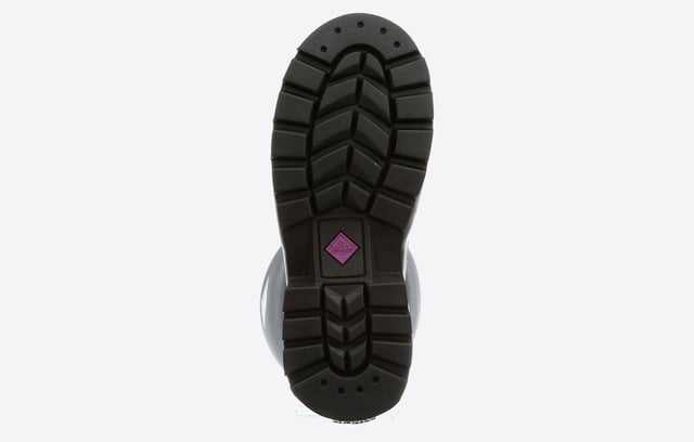De iconische Muck Boots Chore Classic Tall laars, speciaal ontworpen voor dames. Combineert hoogwaardig rubber en neopreen voor een laars die comfortabel, functioneel en klaar voor werk is.