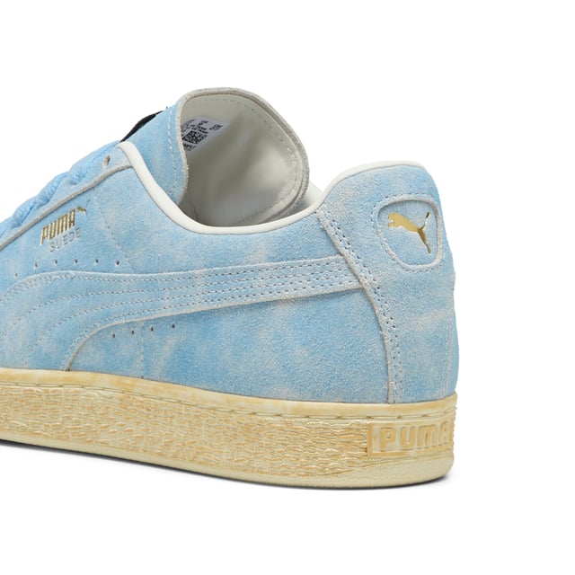 PRODUCT STORY: With its huge impact on footwear culture, PUMA's most iconic trainer first hit the scene in 1968 and has been worn by icons of every generation since. This version of the Suede celebrates the legendary eras gone by with a worn suede upper and an archive aesthetic. FEATURES & BENEFITS: SOFTFOAM+: Step-in comfort sockliner designed to provide soft cushioning thanks to its extra thick heel; PUMA's leather products support responsible manufacturing via the Leather Working Group. DETAILS: Leather upper; Raw edged suede tongue; Breathable synthetic collar; Breathable synthetic sockliner; Rubber midsole; Rubber outsole; "Worn" suede PUMA Formstrip.