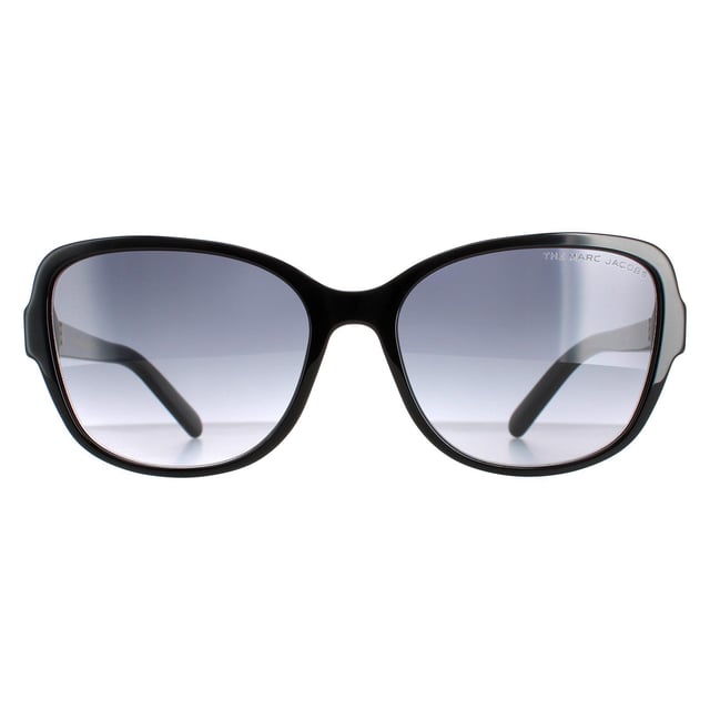 Marc Jacobs Cat Eye Dames Zwart Donkergrijze gradiënt Marc 528/s zonnebrillen zijn een modieuze kattenoogstijl die is gemaakt van lichtgewicht acetaat. Het MARC Jacobs -logo bevat op de slanke tempels voor merkauthenticiteit.