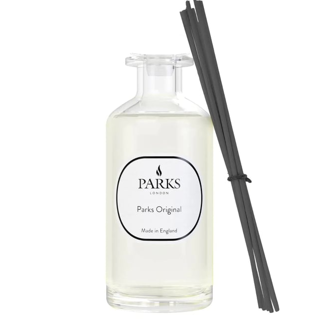 A herbal and floral blend, Lavender & Lilac is a celebration of soothing purple tones. The main impression is of soft floral notes, with a touch of fruity pear and o to bring sweetness. Sage and lavender bring the effect of a hazy summer afternoon, smoothed out with amber and musks. A truly versatile fragrance that reminds you of summer year round, which works in living spaces and hallways.Due to supplier issues on 100ml vessels, contents may seem varied. Please rest assured that the fill level is correct as this is an automated process.The diffuser will still beautifully fragrance your home for days upon daysFragrance: Lavender & Lilac100% Alcohol Free100mlDIFFUSER LIFESPAN20wksBlack MagicFRAGRANCELavender & Lilac