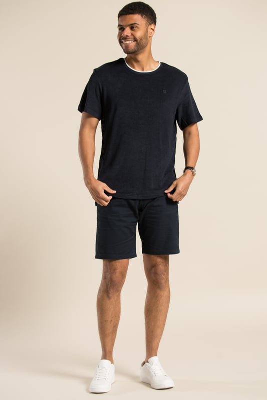 This oversized cotton t-shirt from Nines is the perfect addition to your new season wardrobe. Made from a soft cotton towelling fabric, this t-shirt features ribbed collar detailing with subtle contrast colour tipping. Made with 100% cotton, this piece will keep you comfortable and cool. Style with trousers or shorts and your favourite trainers for a casual but polished look.