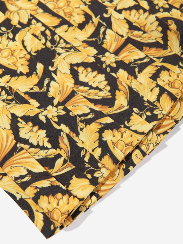 Versace envision bold, innovative abstracts in their beautifully haute couture abstracts. This baby girls black sweater dress encapsulates the Italian label's passion for daring and unparalleled technology. Envisioned in soft, stretchable knit fabric via a yellow and black striking baroque motif. It showcases an embroidered logo on the left wrist with a satin skirt that has a slight ruching/pleating effect. ‚ Long Sleeves‚ Round Neckline‚ Black Embroidery ‚ 100% Cotton