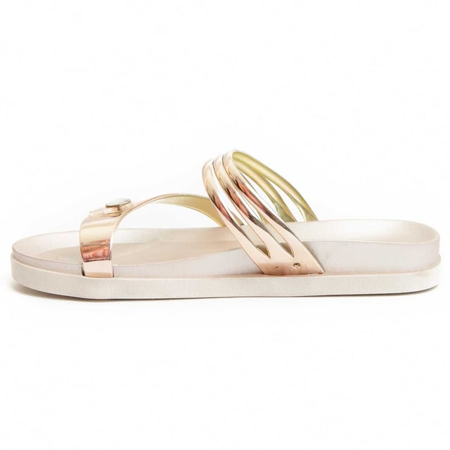 Sandalia casual para mujer. Calce cómodo. Cosido reforzado. Fabricado por otras marcas para nuestra marca.