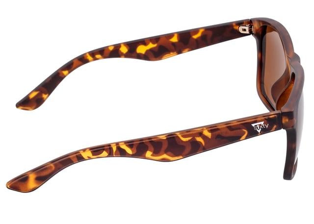 Montura de acetato ligero; Lentes polarizadas TAC multicapa antirrayas y antivaho; Elimina el 100% de la luz UVA/UVB; Patillas de acetato de alta calidad; Bisagras estándar de acero inoxidable; 100% aprobado por la FDA; Resistente a impactos;