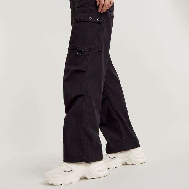 Zip fly. Inset pockets. Welt pockets at the back. Thigh pockets with additional flap pockets on top, snap buttons. Key ring at one of the thigh pockets. Zip & button closure. Ultra-high waist. Cargo pants High Waist are designed in a straight fit and offer an ultra-high waist. Pleats at the outer leg add more shape to this design. The pockets at the thigh show additional flap pockets on top. A key ring is added to one side. 65% Polyester (Recycled), 35% Elastomultiester. Comfortable stretch. Straight