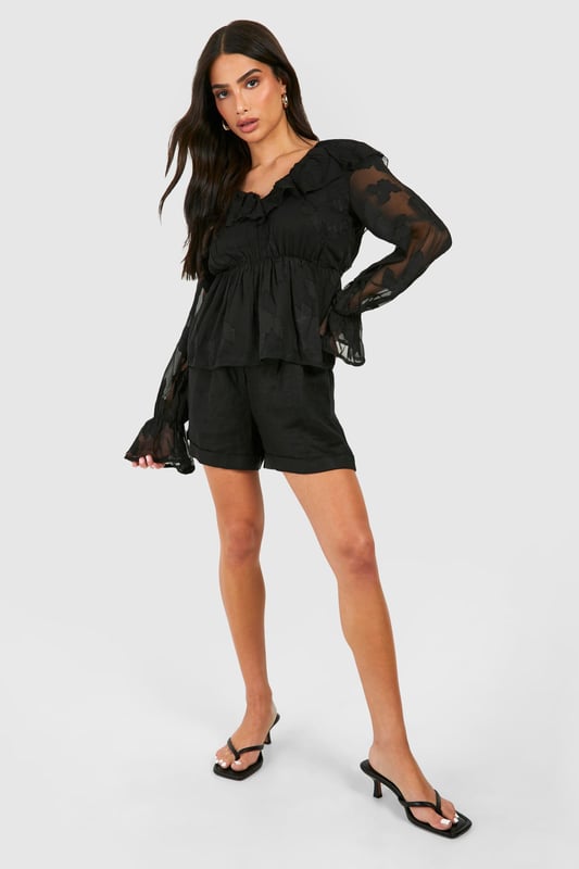 Gain some serious style points this season in this petite top. Cut shorter to ensure the perfect fit, our tops for petite women are designed for queens 5'3'' and below. From petite t-shirts to petite blouses, we've got all the new-season styles you need in your wardrobe. Feeling casual? Dress it down with a pair of straight leg jeans and chunky trainers. If out out is more your vibe, team with some distressed hem shorts and killer heels for a major style statement. Style: TopDesign: FloralFabric: PolyesterLength: RegularNeckline: V NeckSleeve Length: Long Sleeve