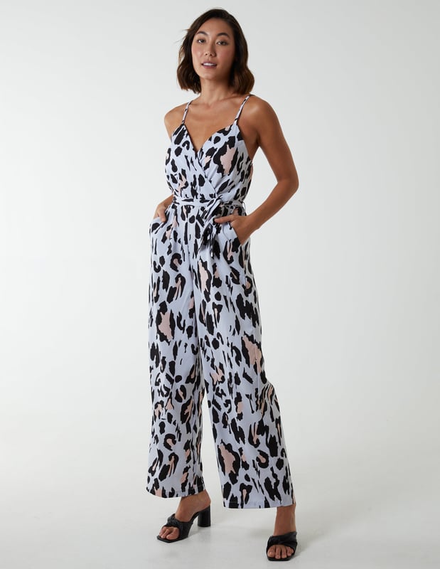 Creating an instant outfit with this summer essential. Dress this Belted Leopard jumpsuit up with killer heels and statement jewellery for the perfect brunch outfit or lunch with the girls.