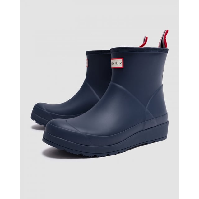 A new, versatile, lightweight, colourful and completely waterproof rain boot. Handcrafted from 10 individual parts, this new boot is a simplification of the Hunter Original design language, retaining the most iconic elements of the classic Original Tall Boot. Perfect for festivals, it has a pull tab at the heel for ease of foot entry.

Waterproof
Handcrafted from natural rubber
Lightweight
Hunter Original branding