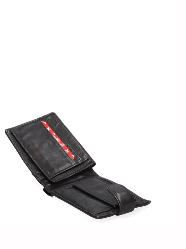 Cartera de hombre. El cierre es con botón de presión. Los bolsillos internos son tarjeteros para billetes y monedas. Los bolsillos externos están ausentes. Falta la correa para el hombro. Falta el mango. Hay un compartimento interno. El material exterior es 100% Piel Auténtica. Internamente está forrado en piel auténtica. Medidas: 12,5x10x2,5 cm. Producto de moda