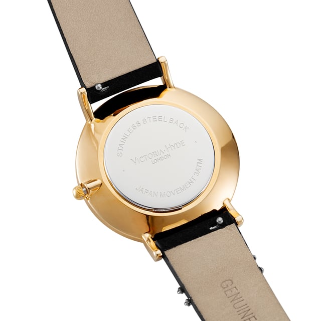 The Seven Sisters Classic Black and White by Victoria Hyde London stands for the classic elegance of the fashion metropolis. In addition to the classic black leather strap and the white dial, the gold-colored case and the gold decorations on the watch strap ensure a particularly high-quality look. The perfect watch for every occasion.

Movement：Miyota 2035
Glass：Mineral glass
Watch Strap Material： Genuine Leather
Case diameter： 33mm
Case thickness：7.6mm
Waterproof：3 atm
Watch strap length：180mm
Watch strap width : 16 mm