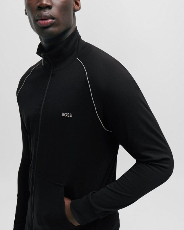 A sporty zip-up jacket crafted in stretch jersey with contrast details including branding by BOSS Menswear.
Zip neckPockets top: Kangaroo pocket
95% Cotton, 5% Elastane
50515366