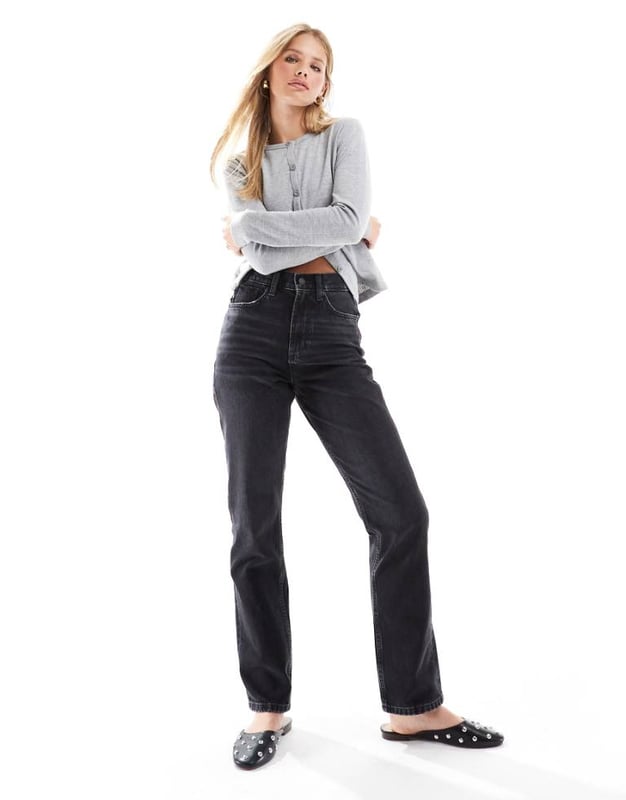 Jeans by ASOS DESIGN Serving straight-up style Slim from waist to mid thigh ? Straight leg? Mid rise Button fly Five pocketsSold By: Asos