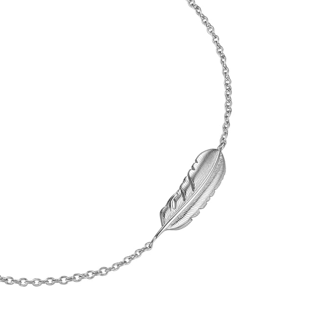 Did you know that the feather is considered a symbol of freedom, wisdom and strength in Native American mythology? With this bracelet from the Rafaela Donata label you can wear this extraordinary talisman on your wrist. The finely crafted feather is integrated into a delicate anchor chain and exudes casual boho vibes. The chain and feather motif are made of 925 sterling silver and protected from tarnishing with a rhodium finish - ideal for all fans of cool, shimmering silver accessories. A high-quality carabiner clasp, which can be easily opened and closed with one hand, as well as a short extension piece ensure the best wearing comfort.