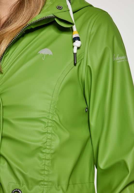 Accentueer je outdoorstijl met deze stijlvolle effen regenjas, ontworpen voor de moderne vrouw. Het heeft een normale pasvorm, een ritssluiting met drukknoopsluiting en een capuchon met trekkoord voor veelzijdigheid. De gedrapeerde jas wordt aangevuld met klepzakken en gelaste naden. Gemaakt van waterdicht materiaal (3000 mm), zorgt het voor duurzaamheid en functionaliteit onder alle weersomstandigheden.  Mackintosh