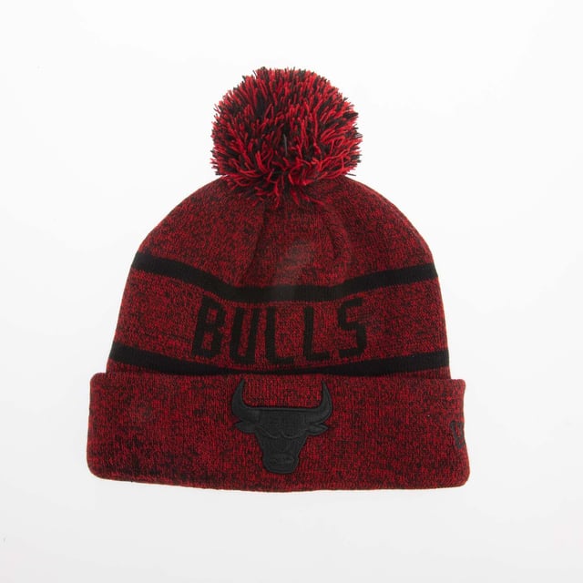 New Era Chicago Bulls Jake Cuff Knit Bobble Hat in red.- Bobble on top.- Cuffed knit.- Embossed graphics.- 90% Polyester  10% Wool.- Ref: 60424795