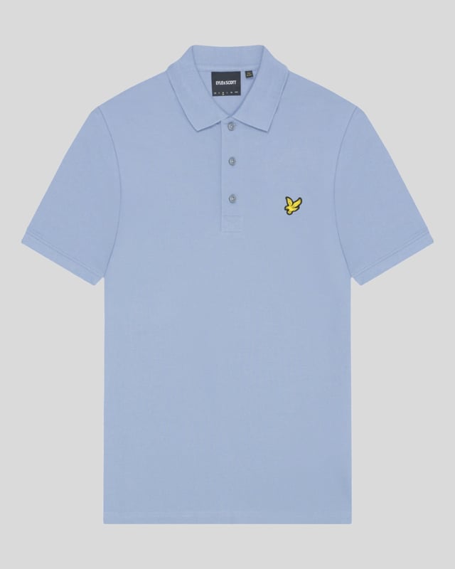 Det är en viktig del av garderoben som du kan ta fram på helgerna, klä ner dig på jobbet, gå ut på kvällen och till och med på golfbanan. Vår enfärgade Lyle & Scott polotröja är en sådan klassiker att den knappt behöver någon presentation. Den är tillverkad av bomullsblandad jersey med lite extra stretch. - Klassisk krage
- Knäppning framtill
- Korta ärmar
- Sammansättning: 97% bomull, 3% elastan