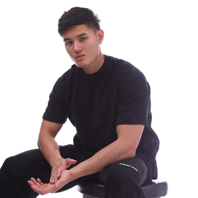Ambush Monogram Chenille T- Shirt in black.- Crewneck.- Short sleeves.- Chenille texture monogram pattern.- Regular fit.- 82% Cotton  18% Polyamide.- Ref: BMAA0510011010
