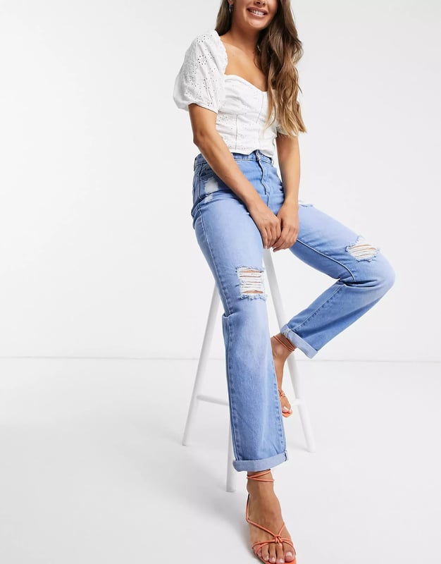Distressed finish 
High rise 
Belt loops 
Five pockets 
Boyfriend fit