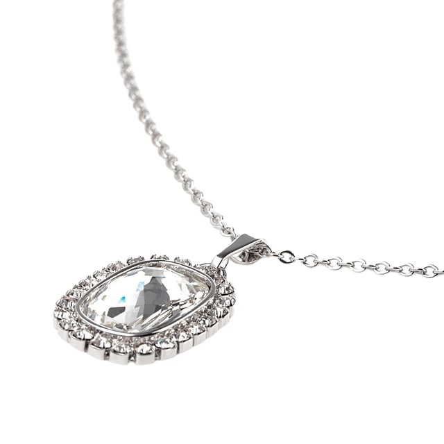 Collar Fabia EXCLUSIVE EDITION con cristales de Swarovski transparentes plateado• colección: Fabia• material: cristales de Swarovski, metal rodiado plateado• dimensiones: 28x16 mm• color: transparentes• longitud del collar: 42 cm• tipo de cierre: mosqueton