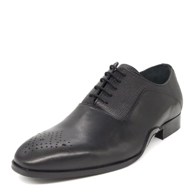 Meet Hillingdon, a traditional Oxford shoe with a twist, featuring a simple leather lace up design complete with an on-trend textured leather finish and brogue detailing on the toe.