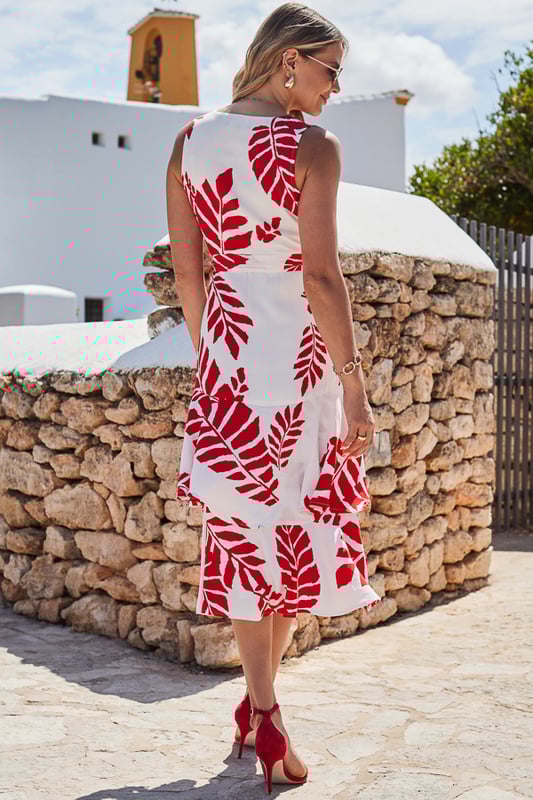 Introducing the one-piece wonder you'll be wearing all summer
Nothing flatters like a wrap dress
It's bra friendly
Dreamy tiered midi hem
Splashed with a mood-boosting palm print
Take it from day to night by switching sandals for heels