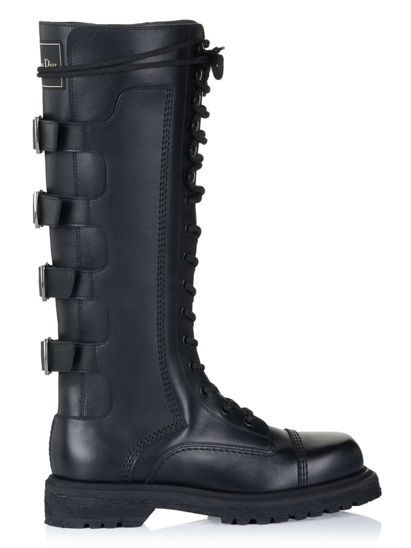 100% cuero; botas Dior;  Modelo: KCI937CFM 900;  Mano de obra de alta calidad;  gorra redonda;  100% cuero;  Cierre: cordones clásicos, cremallera;  Cuatro hebillas metálicas ajustables en la parte trasera;  Altura del tacón: 3,5 cm;  Altura del eje: 37 cm;  Detalles del logotipo Dior