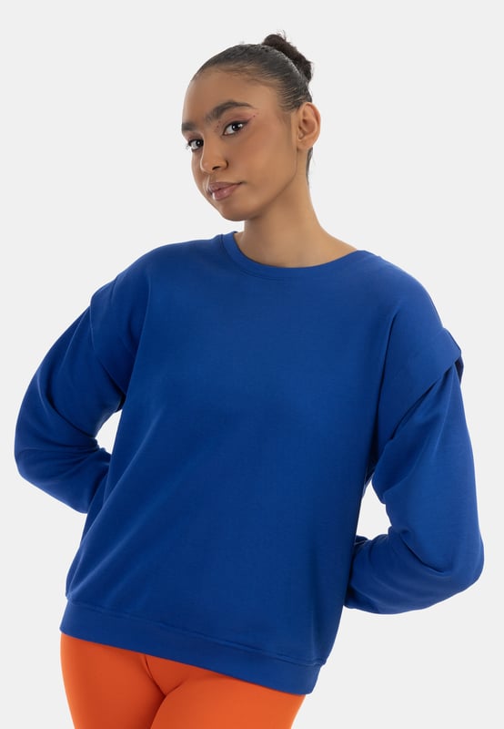 Het zachte sweatshirt van myMo, gemaakt in Italië, is gemaakt van een katoenmix en heeft een losse pasvorm. De verlaagde schouders worden geaccentueerd door een overlappend detail, waardoor de trui een moderne touch krijgt. De modieuze ronde hals en geribde manchetten zorgen voor een casual uitstraling.  jumper