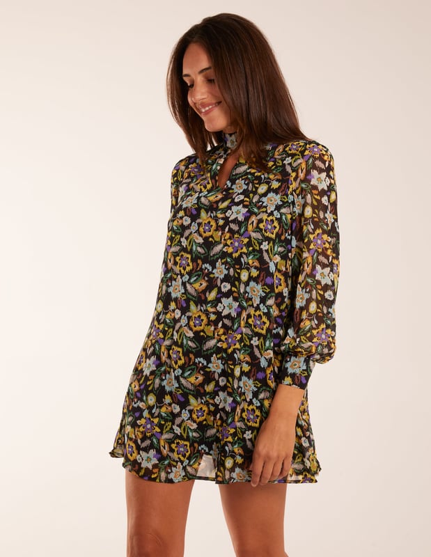 This chiffon swing dress provides everything you need this AW! Team this beautiful detailed dress with knee high boots and tights, along with a leather looked jacket to complete the look!