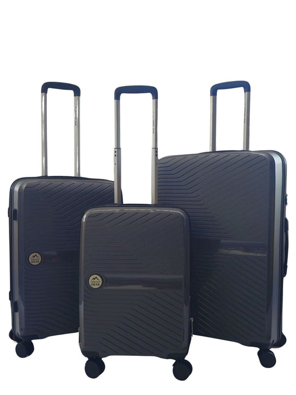 Mejora tu estilo de viaje con nuestra maleta rígida. Combinando robustez y practicidad, este equipaje cuenta con 8 ruedas de suave rodadura y un asa telescópica con botón pulsador, lo que garantiza un deslizamiento sin esfuerzo en tus viajes. Características de diseño: • Exterior llamativo para una declaración de moda. • 8 ruedas de suave rodadura y asa telescópica para una navegación perfecta. • Ruedas giratorias de 360 ​​grados sin esfuerzo para una maniobrabilidad rápida. • Cerradura de combinación integrada para mayor seguridad y tranquilidad. • Lujoso forro completo suave al tacto y bolsillo interior con cremallera para un embalaje organizado. • Fabricado con material de carcasa rígida de polipropileno ultrarresistente para mayor durabilidad. Experimente la máxima comodidad con correas de embalaje elásticas, que mantienen su ropa segura durante el tránsito. Ya sea en aeropuertos o estaciones de tren, esta maleta combina elegancia con funcionalidad para una experiencia de viaje refinada. TAMAÑOS: CABINA 20": 55 x 35 x 22 cm, 2,5 kg. 42 litros MEDIANO 24”: 65 x 44 x 25 cm, 3,3 kg. 72 litros GRANDE 28”: 76 x 50 x 29 cm, 4,2 kg. 110 litros - NOTA: Seleccione el tamaño preferido. Los tamaños se venden individualmente, no en juegos.