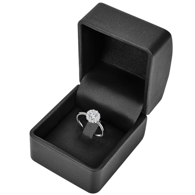 Do you love the classic entourage design of engagement rings? Then this ring of the 1934 label is the perfect choice! A circular-arranged band made of zirconia crystals in brilliant cut frame a zirconia-solitary and thus create a glittering eyecatcher that conquers the heart of every fashionista in no time. The simple, narrow ring rail sets a conscious contrast to the sparkling zirconia ensemble. The 925 sterling silver ring is protected from starting with a high -quality rhodium layer and retains its bright silver gloss for so long. An attractive alternative to expensive diamond rings!
