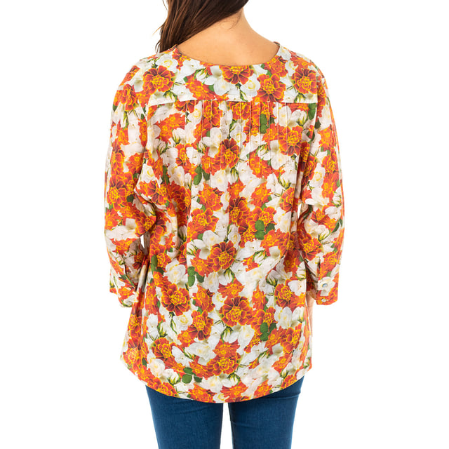 Blouse manga 3/4, with original floral design. 
 Multicolor color 
 Round neck, with small beak opening. 
 Cuffs with button closure. 
 Seams seen in tone. 

 Composition: 100% Viscose 

 Washing instructions: 
 - Wash maximum at 40ºC. 
 - Iron at medium temperature, max. 110 ° C. 
 - It allows to use dryer. 
 - Do not use bleach. 
 - Does not support dry cleaning. 

 Size 
 European designer 

 1 XS 
 2 S 
 3 M 
 4 L 
 5 XL 
 6 XXL 




 Composition: 100% Viscose
 Care:
- Wash maximum at 40ºC.
 - Iron at medium temperature, max. 110ºC.
 - Allows you to use a dryer.
 - Do not use bleach.
 - Does not support dry cleaning.