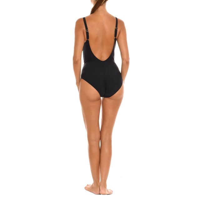 V-neck swimsuit EB0321B for women.

 It features a V-neckline at the front, creating a feminine and elegant silhouette.
 Includes cups to support and enhance the bust.
 Fully lined.
 It features adjustable straps that allow you to customize the fit and coverage.
 On the back, it has a V-cut, leaving part of the back exposed.
 This Teleno swimsuit is an attractive and versatile option to wear on the beach, pool or other water activities.
 Its elegant and feminine design makes it a suitable garment for both a day at the beach and for more formal events or situations.
 Composition: Exterior: 84% Polyamide, 16% Elastane.
 Lining: 92% Polyester, 8% Elastane.
 Cup: 100% Polyester
 Care:
Hand wash maximum 30º.
 Do not use dryer.
 Do not use bleach.
 Do not iron.
 Do not dry clean.
 Do not squeeze.