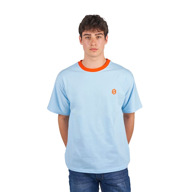 Short sleeve t-shirt Superb.
 Round neckline with ribbed finish.
 Oversize cut.
 Brand print on the front and back.
 Seams seen in tone.
 Composition: 96% Cotton, 4% Elastane
 Care:
- Wash at max. 40ºC.
 - Do not use bleach.
 - Iron at low temperature.
 - Do not dry clean.
 - Do not use dryer.