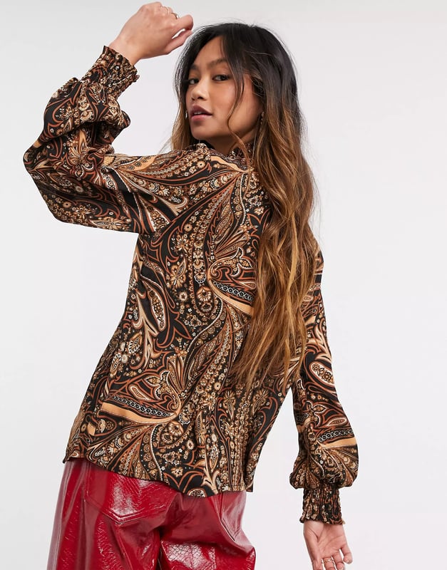All-over print
High neck 
Long sleeves 
Shirred, stretch trims 
Regular fit 
True to size
