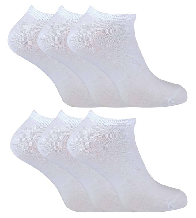 Wenn Sie auf der Suche nach preisgünstigen Sportsocken sind, die in puncto Strapazierfähigkeit und Komfort keine Wünsche offen lassen, dann sollten Sie unser einfaches Sortiment an Herrensocken in Betracht ziehen. Sie bestehen zu 75 % aus Baumwolle, einem hohen Baumwollanteil, der Ihre Füße weich hält, wenn Sie sie in der Freizeit oder auch bei sportlichen Aktivitäten tragen. Die Baumwolle macht sie außerdem atmungsaktiv, so dass warme Luft aus dem Fuß entweichen kann und Ihre Füße kühl und trocken bleiben. Sie sind besonders nützlich, wenn das Wetter viel wärmer ist als sonst. Sie sind knöchellang und richtig gestrickt, um den Komfort zu erhöhen. Diese Socken haben eine glatte Zehennaht, um die Reibung am Fußende zu verringern, was besonders beim Laufen oder Sport wichtig ist. Diese Baumwoll-Trainersocken sind in 3 Farben erhältlich: schwarz, grau und weiß. Sie sind in 2 Größen erhältlich: 6-11 UK 7-12 US 39-45 EU und 12-14 UK 13-15 US 46-50 EU für zusätzlichen Komfort. Sie bestehen aus 75 % Baumwolle und sind sicher in der Maschine waschbar. Verkauft in Packungen mit 6 Paaren.
