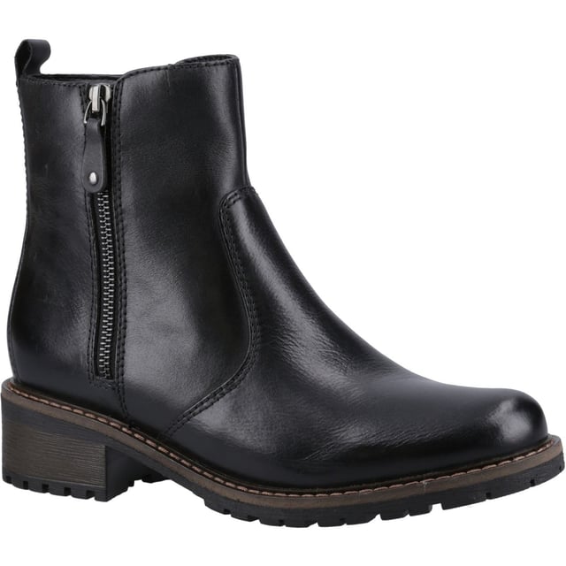 A classic black leather ankle boot featuring a chunky heel, the Pippa boot will keep you warm and cosy on winter walks with its soft faux wool lining and padded insole