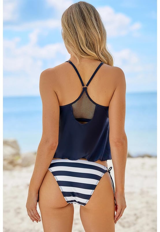 Stijlvolle en trendy tankini  
Gemaakt van kwaliteitsmaterialen  
Comfortabele en flatterende pasvorm  
Uniek patchworkontwerp met strepen  
Geschikt voor verschillende gelegenheden  
Veelzijdig en gemakkelijk te stylen