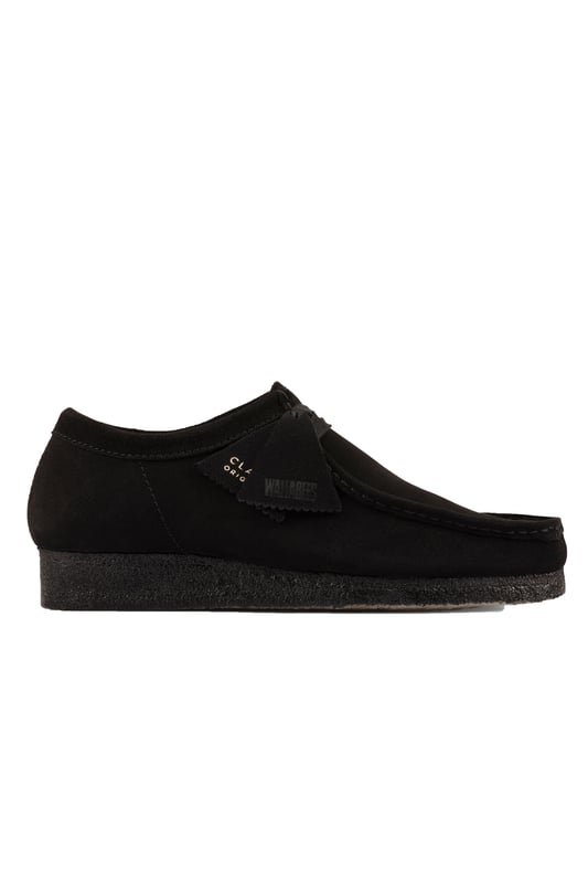 Clarks Originals Wallabee Schuh Schwarzes Wildleder
Butterweiches Veloursleder, die kultige Mokassin-Zehe und natürlich die bequeme Kreppsohle. Der Wallabee ist legendär.

Obermaterial aus hochwertigem Ahorn-Wildleder
Atmungsaktives Lederfutter
Kreppsohle aus Naturkautschuk mit Kieselstruktur
Ausgestattet mit zwei Clarks Originals Anhängern
Stil - 26155518