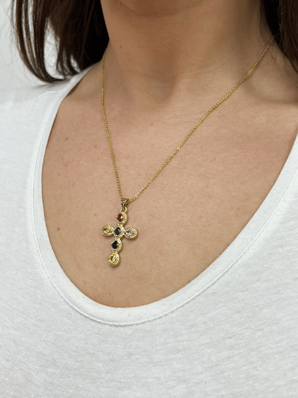 Cross Pendant Necklace in Multi Colour Stones
Gift Box Included
Colour : Gold
Composition: Copper (Plated) with Zircon Stones
Size : One Size
SKU: JE316201