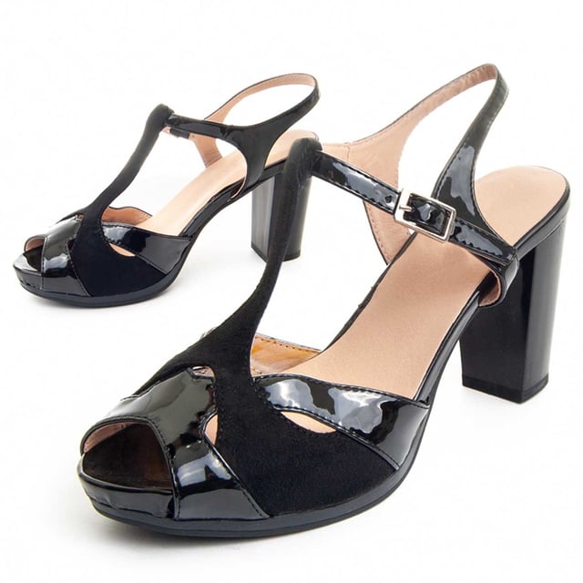 Dames hoge hakken. Comfortabele pasvorm. Gevoerde binnenzool. Antislipzool. Versterkte stiksels. Gefabriceerd door andere merken voor ons merk. Ongeveer afmetingen: 7 cm hak en 2 cm plateau.