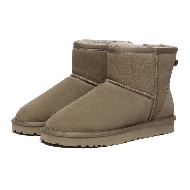 Discover the Ostrich Boots, a favourite among A-list celebrities, perfect for your winter wardrobe staple. These iconic boots effortlessly complement any outfit, whether you're relaxing at home or out running errands, seamlessly merging style with practicality for enduring comfort.

Product No. EAU3017

Description:
- Cow Suede Upper
Sheepskin Wool Insole and Lining
- EVA Sole
