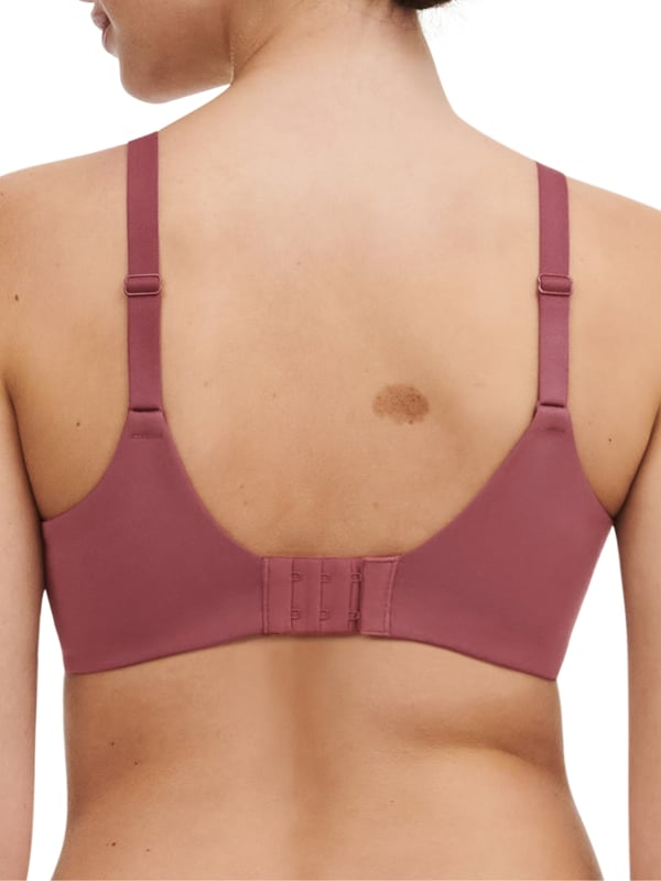 Chantelle Easy Feel Norah Covering Moulded Bra. Underwired, moulded bra with full adjustable straps. This product is recommended as hand wash only.