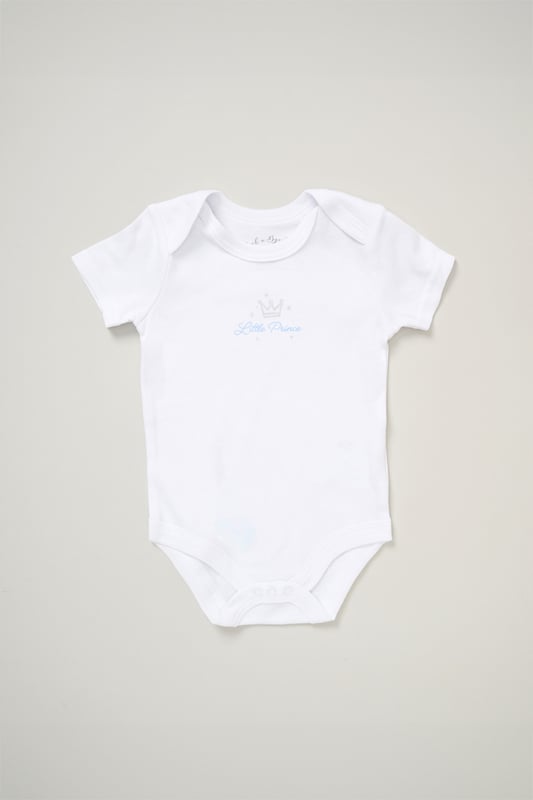 Surprise new parents with the printed 5-Piece baby gift Set from Rock A Bye Baby Boutique. This thoughtful bundle includes a cosy matching all-in-one, bodysuit, bib, hat, and mitts for essential wardrobe pieces. Crafted from 100% cotton, each item ensures their baby stays stylish and snug, perfect for everyday wear or special occasions. Packaged elegantly in a mesh bag.