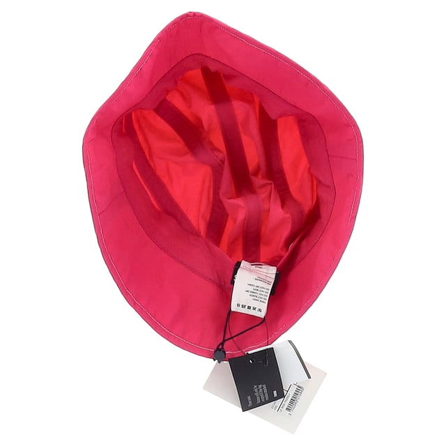 VINTAGE, RRP AS NEW
From French label Jacquemus's new collection, the Le Bob Frescu hat offers a chic and contemporary finish to your casual wardrobe. This hat features a classic bucket silhouette made from pink nylon, accented with contrasting overlock stitch detailing for a modern touch. The look is completed with a rubberized logo patch, adding a signature touch to this stylish accessory. Perfect for adding a touch of French flair to your everyday looks, this hat showcases excellent craftsmanship and attention to detail.




Jacquemus  Le Bob Frescu Bucket Hat in Pink Nylon
Condition: Excellent
Signs of wear:  No sign of wear.
Packaging: None
Color: Pink | rose
Material: nylon
Size: ONE SIZE
Measurements: Height: 200; Length: 300
SKU: NAPPUGBAC373167W